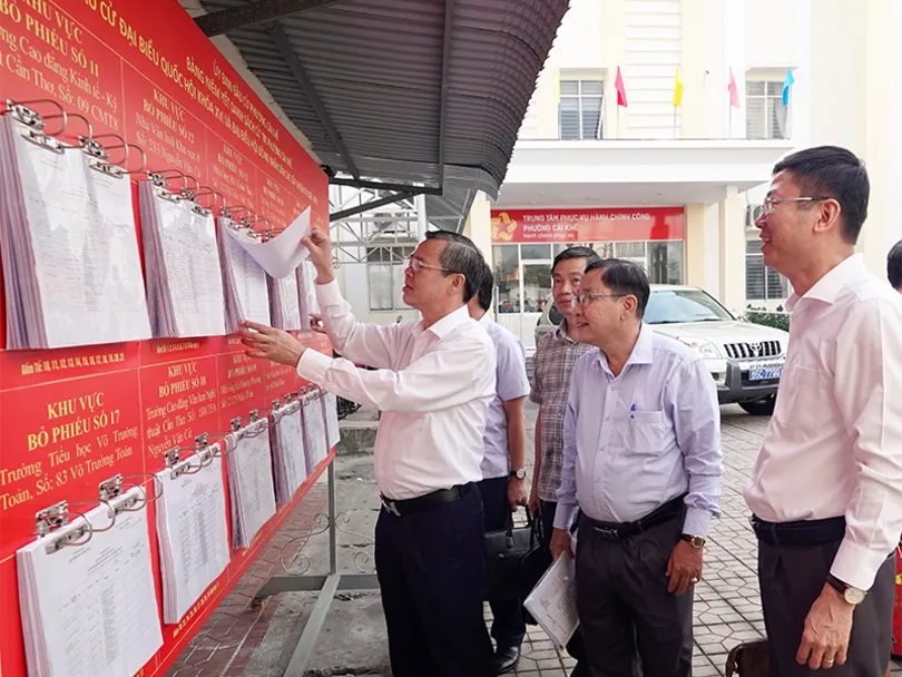 Ông Trương Cảnh Tuyên kiểm tra công tác bầu cử tại phường Cái Khế và phường Tân An