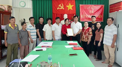 Thiết thực làm theo gương Bác
