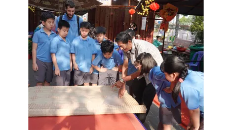 Ký ức xưa quết bánh phồng ăn Tết