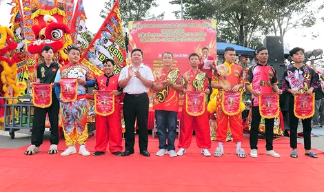 Giao lưu nghệ thuật Lân Sư Rồng mừng Tết Bính Ngọ