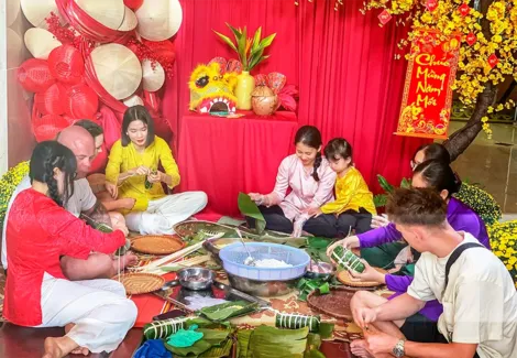 Tây ăn Tết ta