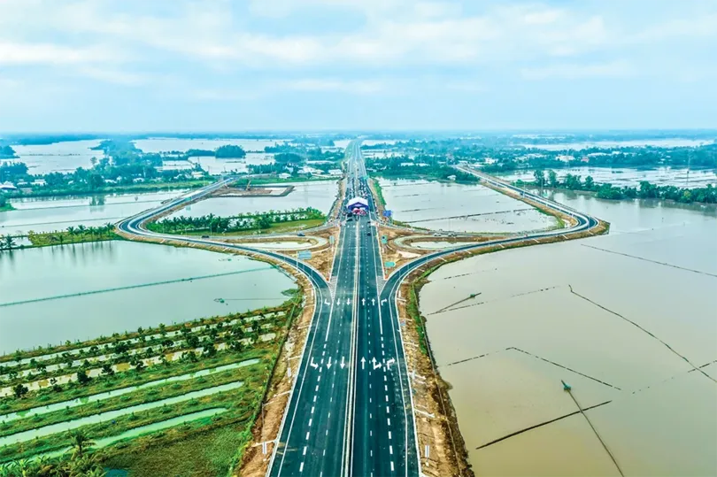 Những cung đường vươn tới tương lai
