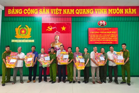 Công an xã Kế Sách họp mặt nguyên lãnh đạo công an và lực lượng tham gia bảo vệ an ninh trật tự
