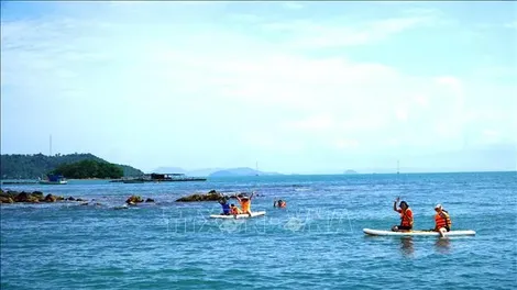 Mùa xuân theo sóng biển Tây Nam