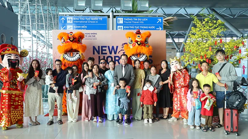 Cảng Hàng không quốc tế Cần Thơ đón chuyến bay "xông đất" đầu năm 2026