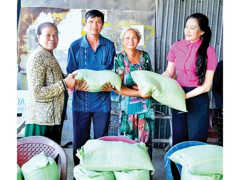 Trao yêu thương - Gieo mầm hạnh phúc