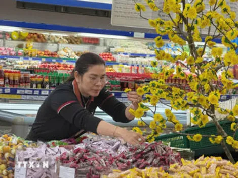 Thị trường hàng hóa mùng 4 Tết: Kênh phân phối đồng loạt mở cửa