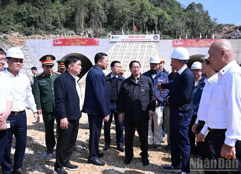 Thủ tướng Phạm Minh Chính đi kiểm tra Dự án cao tốc Hữu Nghị - Chi Lăng, Đồng Đăng - Trà Lĩnh