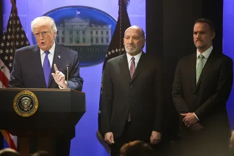 Tổng thống Trump tuyên bố tạm áp thuế toàn cầu 10% sau phán quyết của Tòa án Tối cao