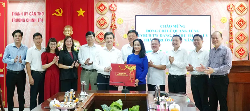 Bí thư Thành ủy thăm Trường Chính trị TP Cần Thơ đầu Xuân Bính Ngọ năm 2026