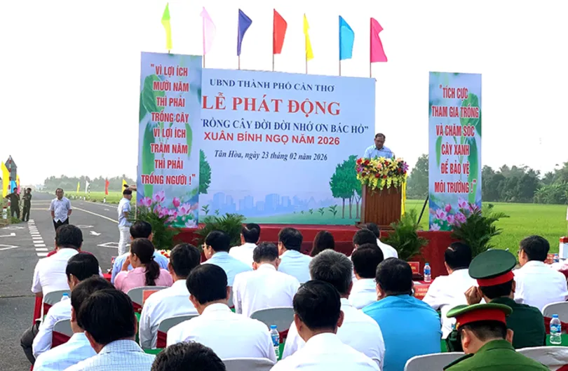 Lãnh đạo thành phố dự Lễ phát động Tết trồng cây và thăm đồng đầu năm