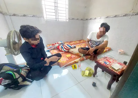 Cầm điện thoại lấy tiền mua ma túy để sử dụng