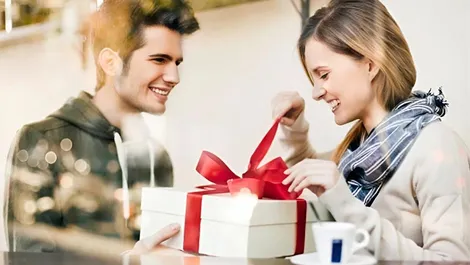 Top 10+ quà 8-3 cho bạn gái ngọt ngào, bất ngờ và ý nghĩa