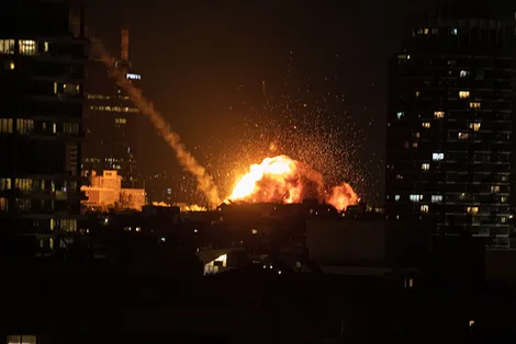 Tel Aviv rung chuyển sau loạt tên lửa của Iran