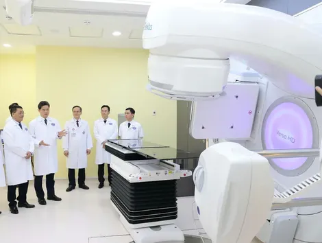 Bệnh viện K vận hành máy xạ trị hiện đại, rút ngắn thời gian điều trị còn 2-3 phút