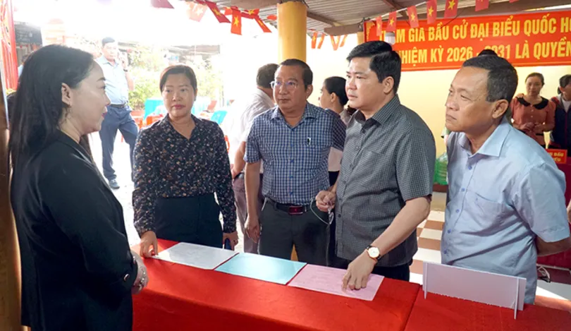 Lãnh đạo TP Cần Thơ kiểm tra công tác bầu cử tại phường Thuận Hưng