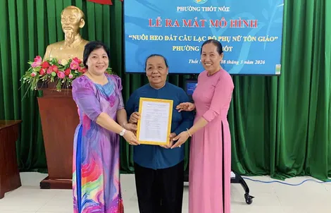 Ra mắt mô hình Nuôi heo đất trong câu lạc bộ phụ nữ tôn giáo