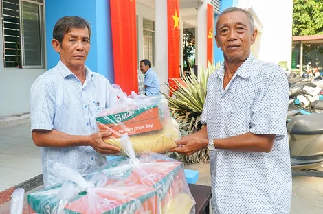 Bí thư chi bộ nêu gương sáng