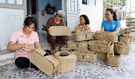 Phát huy vai trò tổ chức Hội, đồng hành cùng phụ nữ vượt khó