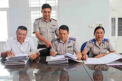 Vận động, thuyết phục trong thi hành án dân sự