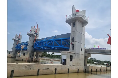 Hiệu quả của cống âu thuyền Rạch Mọp trong ngăn mặn, trữ ngọt