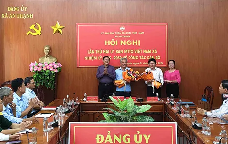 Ông Võ Quốc Hận giữ chức vụ Chủ tịch Ủy ban MTTQVN xã An Thạnh