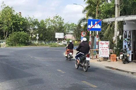Nguy cơ tai nạn rình rập tại cầu Saintard