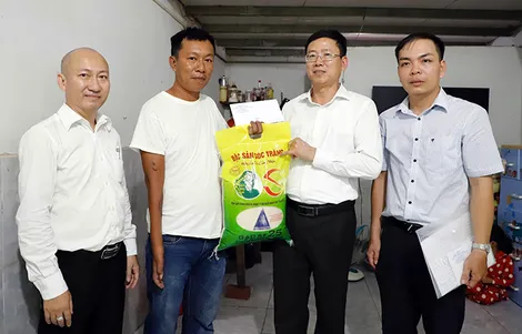 Sở Nội vụ TP Cần Thơ thăm hỏi công nhân bị tai nạn lao động