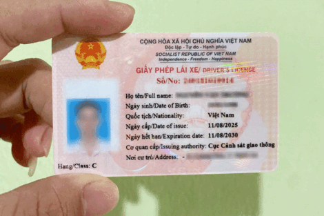 កា​រិយា​ល័យ​នគរ​បាល​ចរា​ចរណ៍​ធ្វើ​ការ​បោះ​ពុម្ព​និង​ផ្តល់​ប័ណ្ណ​បើក​បរ​ក្នុង​រយៈ​ពេល ៥ ថ្ងៃ​ធ្វើការ ចាប់​ពី​ថ្ងៃ​ទទួល​ឯក​សារ​ស្រប​ច្បាប់​គ្រប់​គ្រាន់