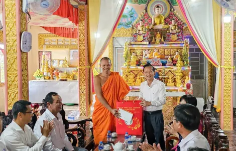 Thăm, chúc mừng Tết cổ truyền Chôl Chnăm Thmây của đồng bào Khmer