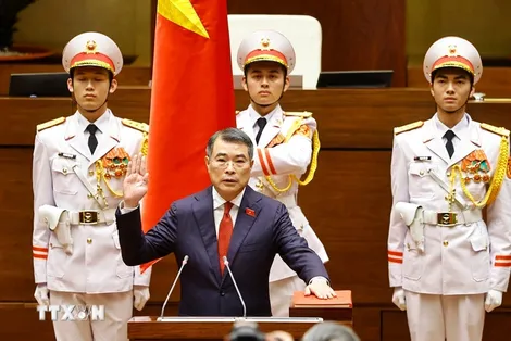 Thủ tướng Lê Minh Hưng thực hiện nghi lễ tuyên thệ nhậm chức