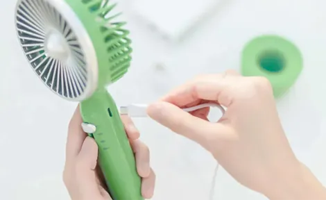 Cẩn trọng với quạt mini cầm tay giá rẻ