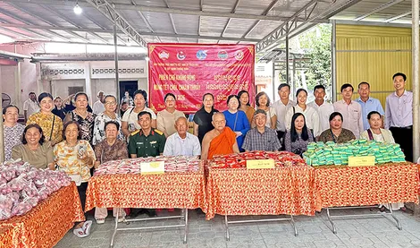 Phiên chợ “0 đồng” mừng Tết Chôl Chnăm Thmây ở xã Thuận Hòa