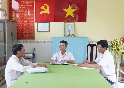 Làm để nhân dân tin tưởng, noi theo
