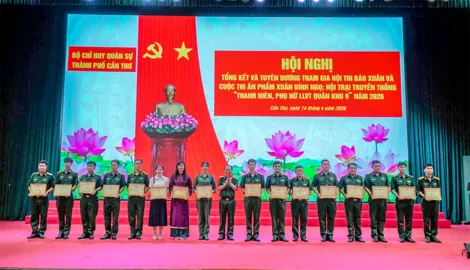 Bộ Chỉ huy Quân sự TP Cần Thơ khen thưởng 37 tập thể, cá nhân có thành tích trong tham gia các hội trại, cuộc thi