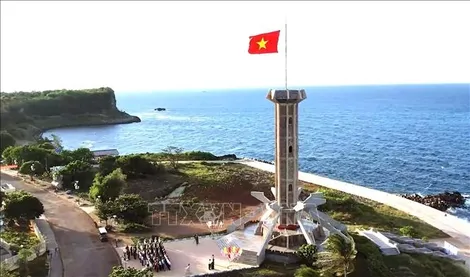Bài 1: "Viên ngọc xanh" giữa trùng khơi