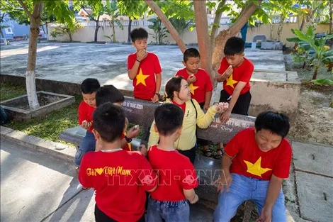 Trao tình cảm, nhận niềm tin nơi đầu sóng, ngọn gió