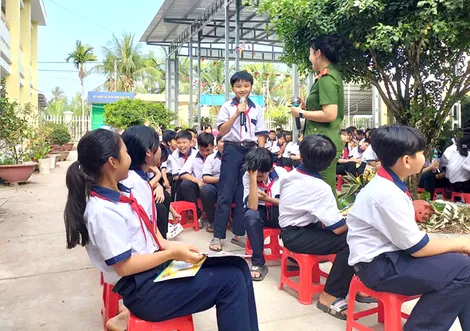 Chuyến “Xe bánh mì 0 đồng - Trao gửi niềm tin”