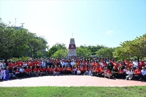Chuyến thăm Trường Sa và Nhà giàn DK1: Kết nối kiều bào với biển đảo Tổ quốc