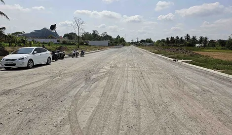 Tháo gỡ khó khăn, thúc đẩy tiến độ các dự án giao thông và khu tái định cư