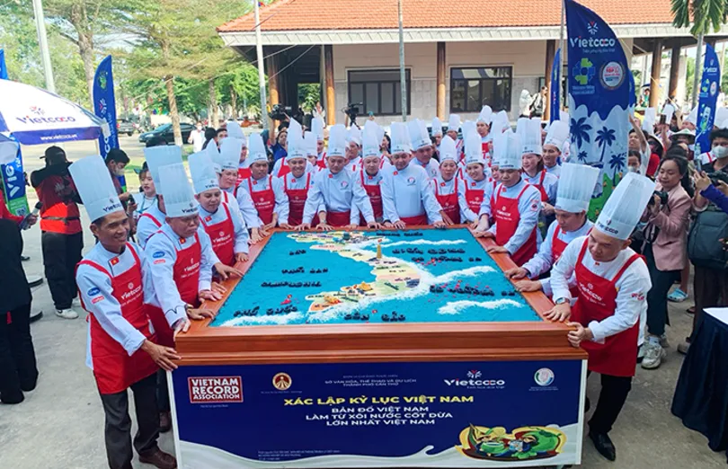 Xác lập kỷ lục “Bản đồ Việt Nam làm từ xôi nước cốt dừa lớn nhất Việt Nam”