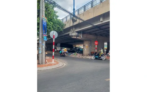 Cần chấn chỉnh tình trạng đi ngược chiều tại đường dân sinh cầu Quang Trung