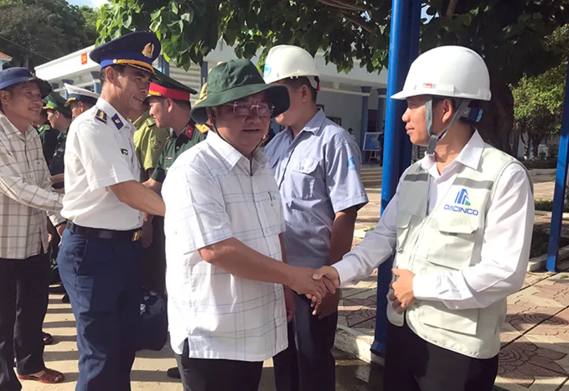 Đoàn khảo sát biển, đảo Tây Nam gặp gỡ các đơn vị làm nhiệm vụ trên đảo Hòn Khoai