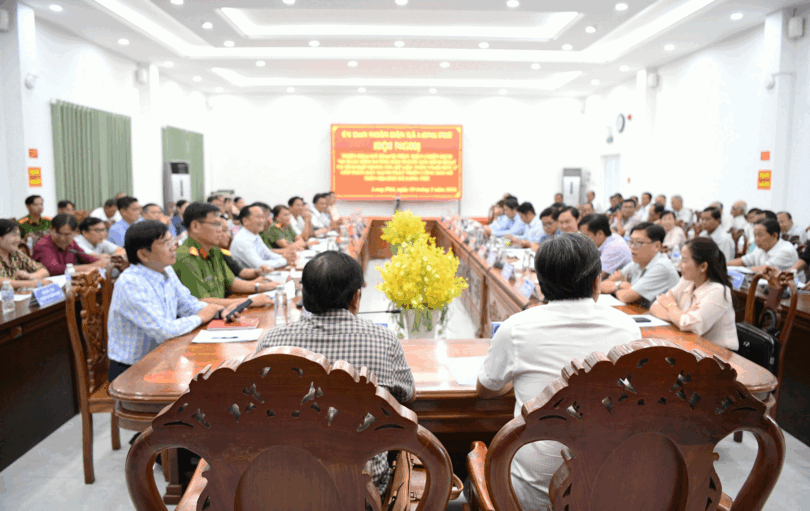 ឡុង​ភូ​បំ​ផុស​យុទ្ធ​នា​ការ "៦០​ថ្ងៃ​យប់" ជំ​នួយ​ប្រ​ជា​ជន​បើក​ដំ​ណើរ​ការ VNeID កម្រិត ២