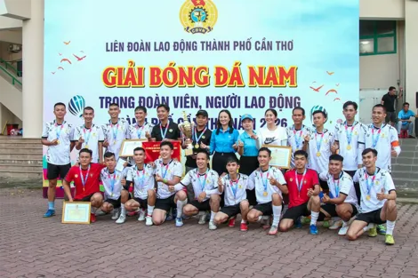 Bế mạc Giải bóng đá nam đoàn viên, người lao động TP Cần Thơ năm 2026