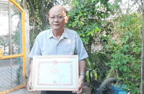 គំរូ​លេច​ធ្លោ​ក្នុង​ចលនា​បរិច្ចាគ​ឈាម