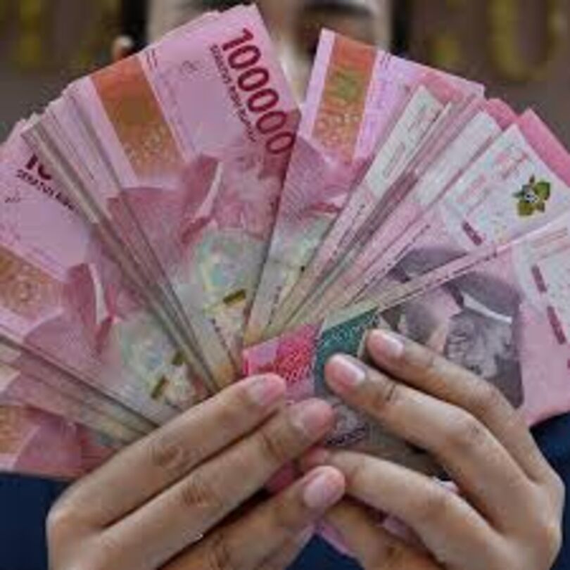 Indonesia tightens foreign currency purchases to protect the rupiah