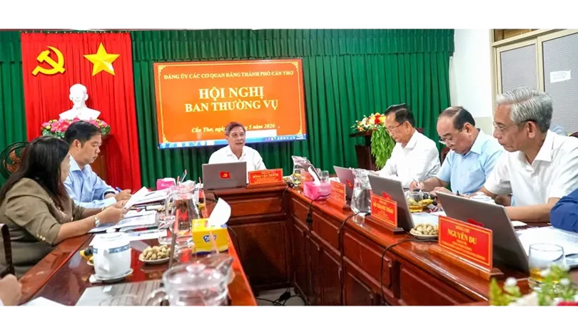 Xác định rõ lộ trình, nhiệm vụ cụ thể để thực hiện có hiệu quả các Nghị quyết của Bộ Chính trị