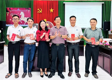 Xây dựng giai cấp công nhân hiện đại, lớn mạnh trong thời kỳ mớiBài cuối: Củng cố hạt nhân chính trị ở cơ sở
