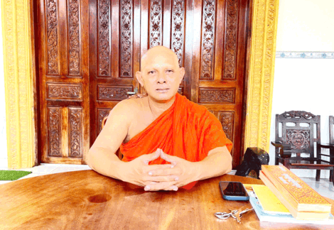 ព្រះ​តេជ​ព្រះ​គុណ ឡឹម​តៀង ទី​បង្អែក​សម្រាប់​សម​ណ​សិស្ស និស្សិត​
